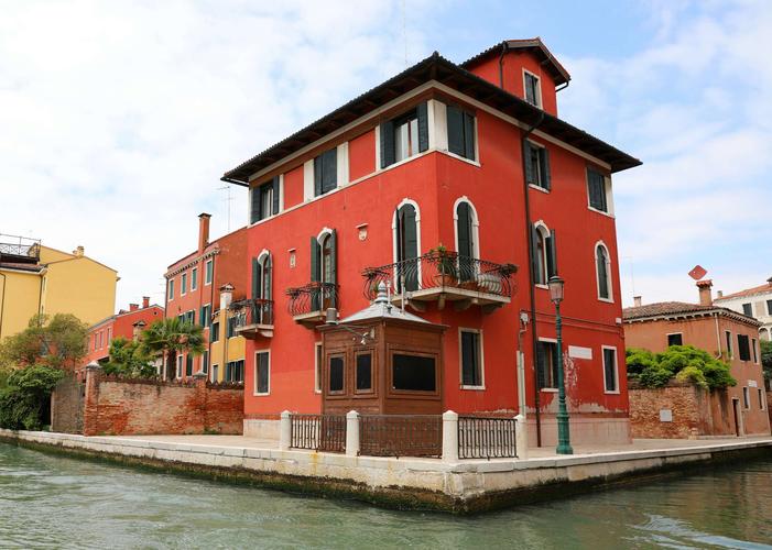 威尼斯房顶颜色（威尼斯为什么房屋棕红色）